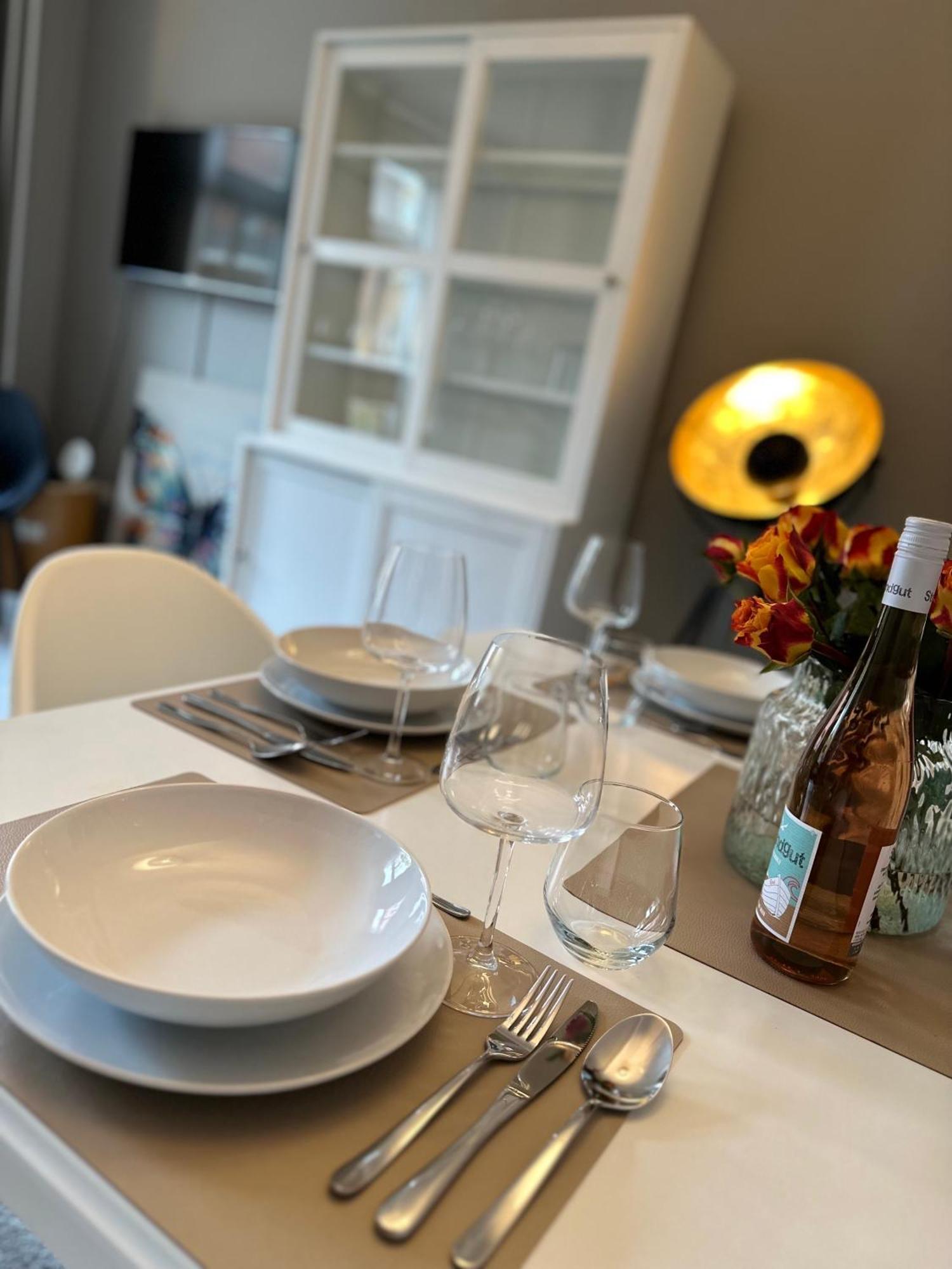 Appartement Moderner Altbaucharme In Zentraler Lage à Kiel Extérieur photo